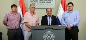 Gobernador de Itapúa e Intendentes Municipales en reunión de trabajo con el Presidente de la República del Paraguay.